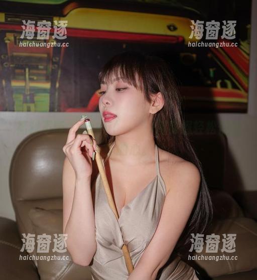 福利不断，Dami(퀸다미)用制服轻松俘获你的心。