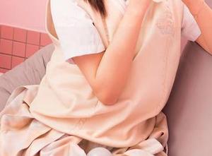 Feilin嗲囡囡 – 套装再美不过SiByl李思宁这些细节，美图提前让我看见，下载一步到位。