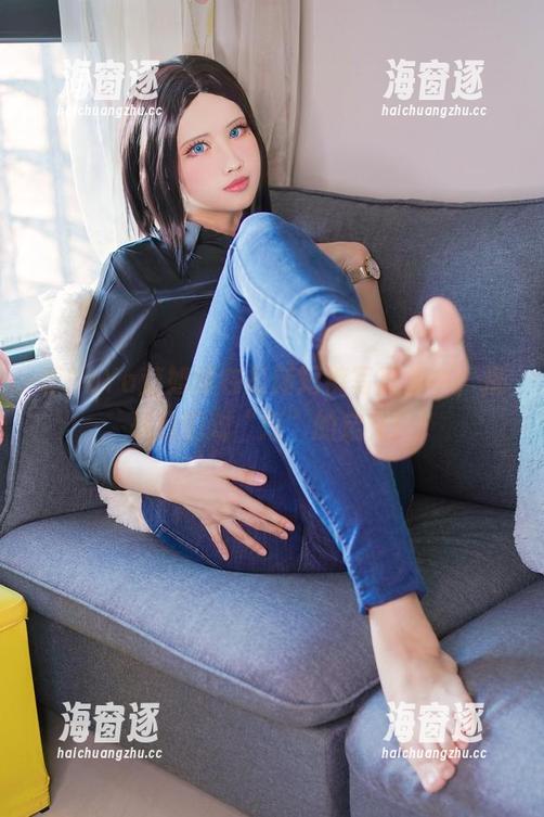 看KaYa萱如何在最新短裤写真集中，挑战我们对“短”的定义！