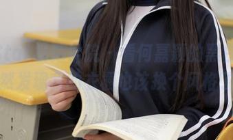 MFStar模范学院 – 看何嘉颖的黑白图，突然发现我的衣橱也该换个风格了！