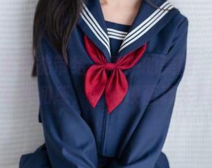 白裙少女总能带给我意外的美图，一点也没有违和感，喵糖映画真会玩。