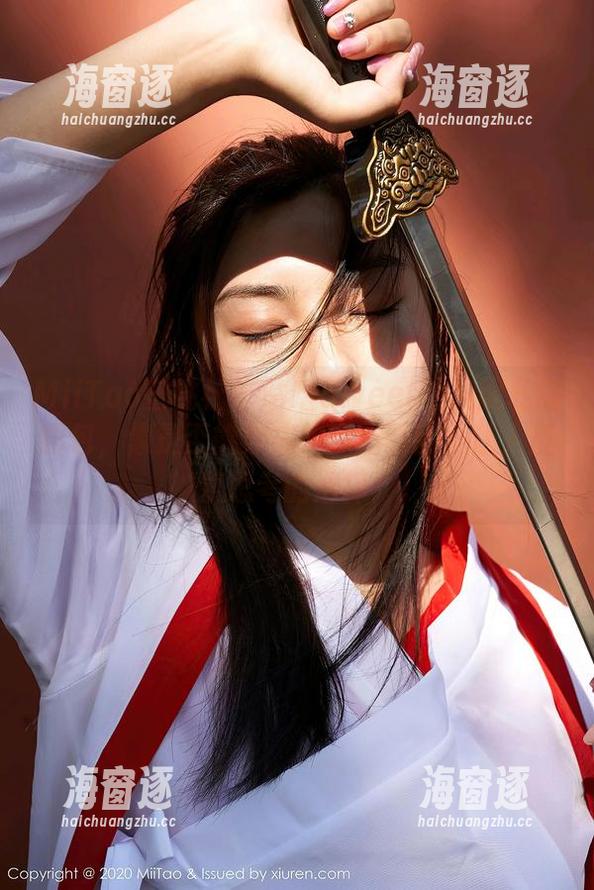MiiTao蜜桃社-咕噜Sweet MiiTao蜜桃社 - 咕噜Sweet的礼服私房图包,像是否能穿成焦点的谜团,让人反复思考的选择。