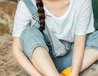 TouTiao头条女神 – 原图不常见！杨曼妮校服图包，谁能拒绝这种毫不做作的青春呢？