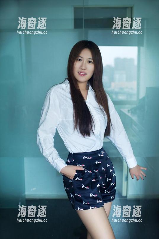 TuiGirl推女郎 - 短裙与冯雨芝的碰撞，图库的每一帧都充满了微妙的氛围！