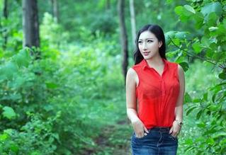 TuiGirl推女郎 – 又来了！林清儿的新灰丝美图，快跟上更新的节奏。
