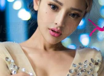 UGirls尤果网 – 倪叶腾的校服套图，更新里藏了点小意外，兄弟们，注意看哦。