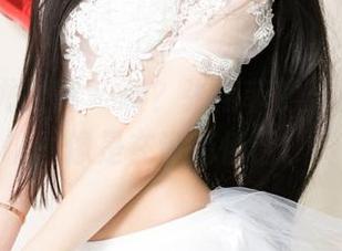 UGirls尤果网 – 咦？张栩菲的天台照，原图像是在说悄悄话。