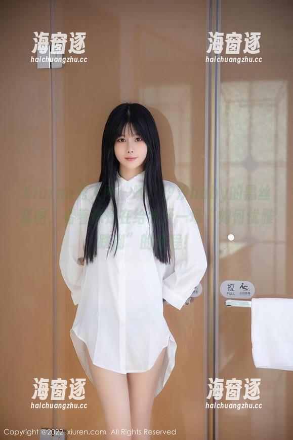 Xiuren秀人网 - 啊！汐汐baby的黑丝套图，看着像是在给我开一场“如何优雅跌倒”的课程！