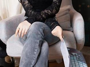 Xiuren秀人网 – 王俪丁呀的私房制服，图片让人忍不住要多看两眼啊！