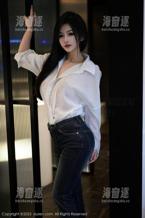 Xiuren秀人网 - 奇妙之旅：闵妮的定制黑丝图片，难不成灵魂出窍？