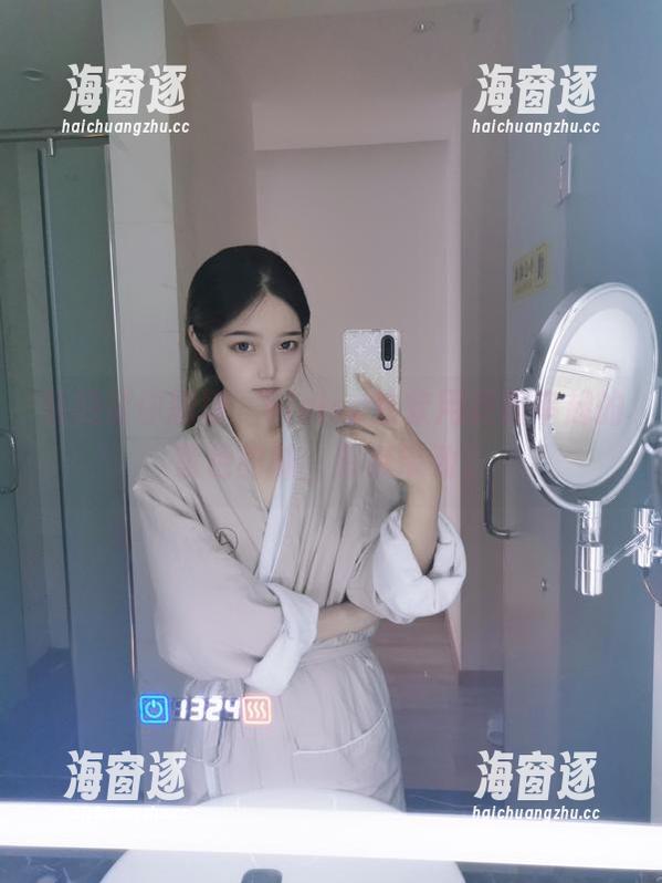 私拍迷你剧场，eloise软软用美图串起的紫色韵味，有点带劲。