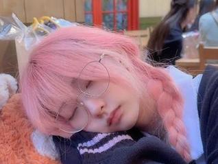 蛇女cos已上线，Wendy的图片让我开始怀疑审美了。