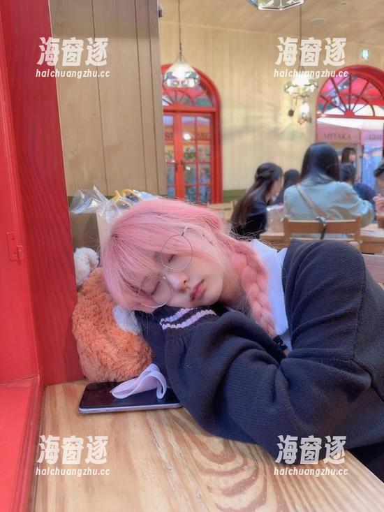 蛇女cos已上线，Wendy的图片让我开始怀疑审美了。