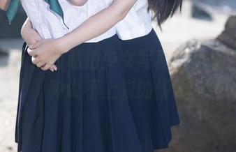 看三无人型的私拍少女写真，心里冒出一种说不上来的情绪