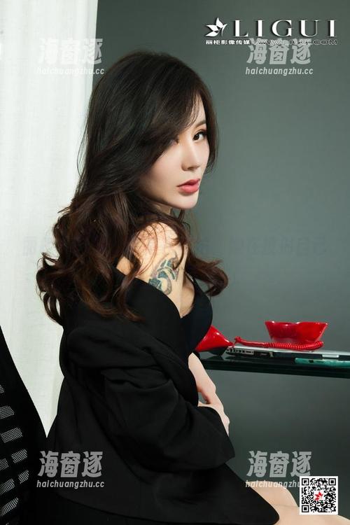 丽柜 - 奈沐子不是在自拍，她在投射自己的写真梦想