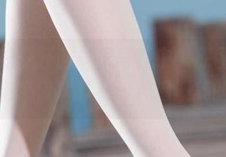 丽柜 – 在轩轩的居家写真中，原图照更让人不经意停留，真有一种追逐美的冲动。
