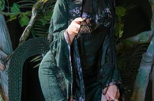 当云溪溪遇上圣诞，还有什么比她的精选套图更能传递节日的乐趣？