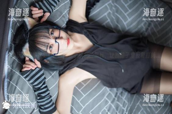 兔玩映画再次更新！原图里小细腿的黑丝，让我脑子里反复打转...