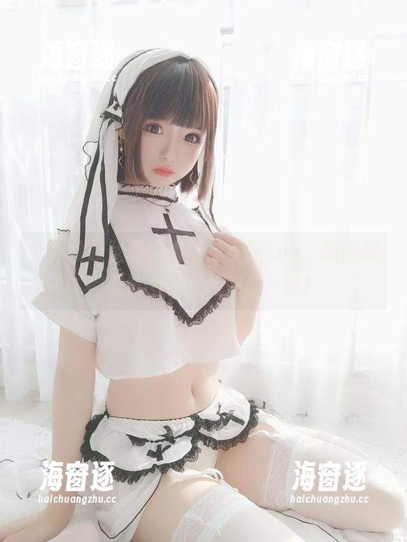 十万珍吱伏特的白丝兔女郎cos，搞得我都想试着把衣柜变身一遍！