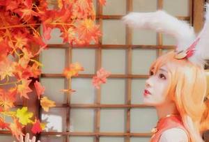 南桃Momoko与白金常服，像极了做壁纸的完美搭档