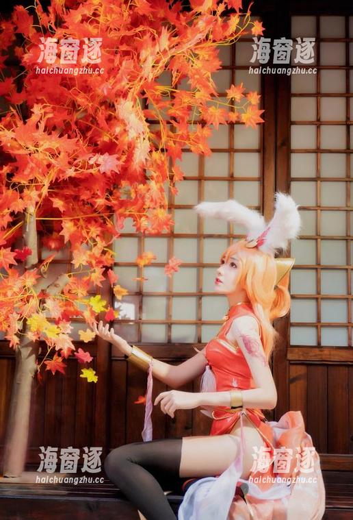 南桃Momoko 南桃Momoko与白金常服,像极了做壁纸的完美搭档