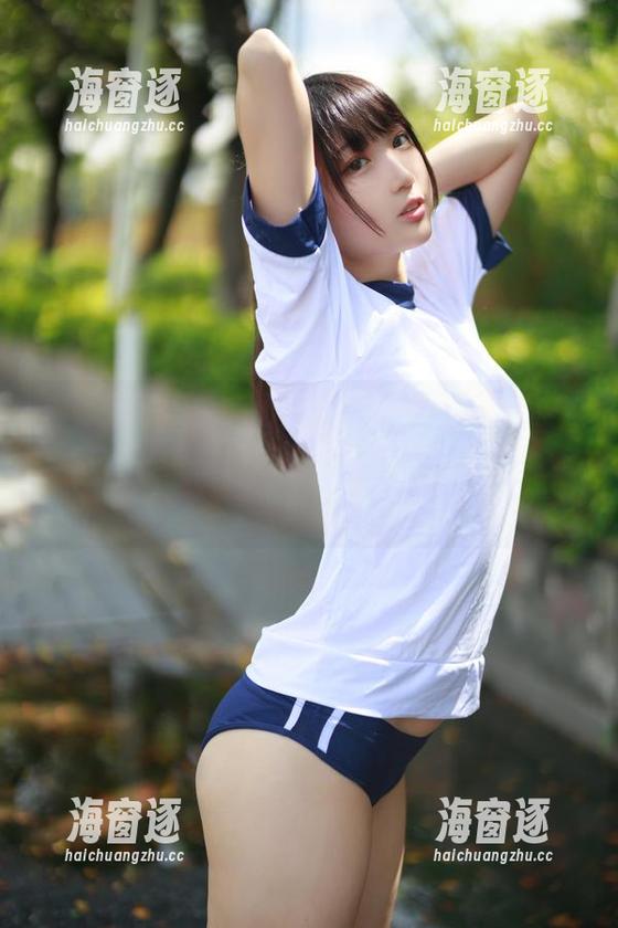 周叽是可爱兔兔出镜，黑白贞泳衣在身——这作品合集扔进一个池子里，整个人都在水里冒泡！