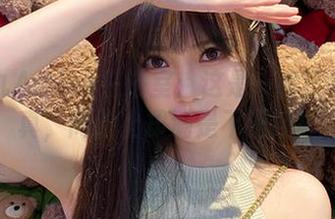大肉丸Amiee在浴室：这是一部正经的写真，而脸上却满是不正经！