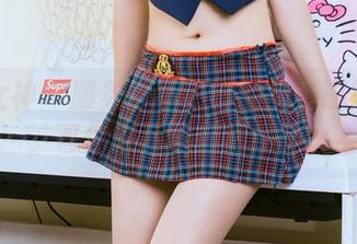 头条女神 – 服务！小热巴的全套厨娘造型，等你来下载细细品味。