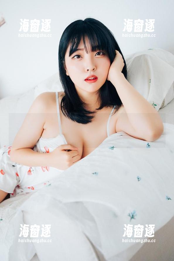 细看宋哈娜的缎带装私拍图包，总觉得自己是个迷失的小孩子，呵呵。