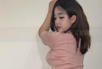 微密圈 – 小u优优子在天台：槽点太多，结果就变成图片下载现场了