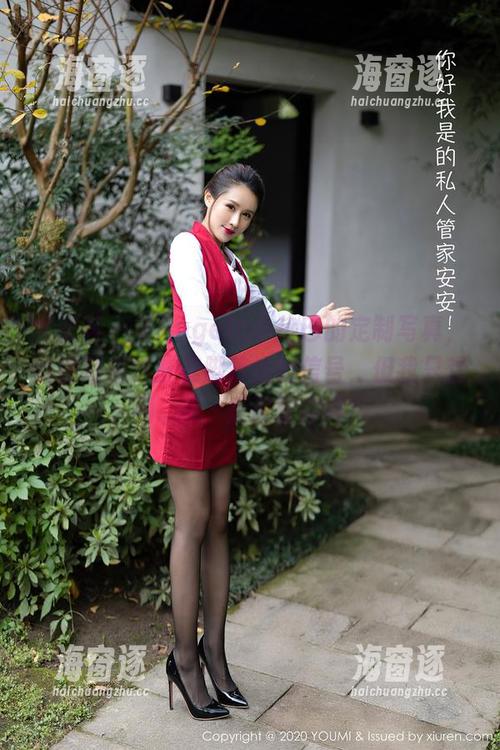 尤蜜荟 - 看Angela小热巴的定制写真，试图理解这些美脚传达的信号，但我只想到...哦，是那双鞋吗？