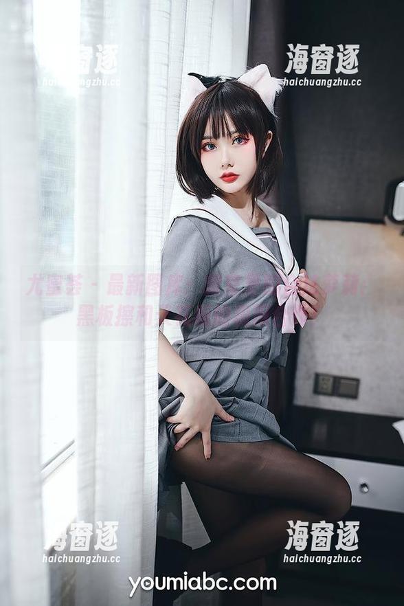 尤蜜荟 - 最新图库：教室里的合法萝莉：黑板擦和天花板的极限合作！