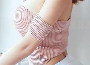 尤蜜荟 – 菲儿的泳池作品，水花溅起，无边无际的想象