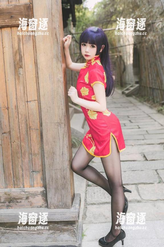下载高清后，发现巧克力小圆面包在轻纱幔帐下是种不同寻常的状态…