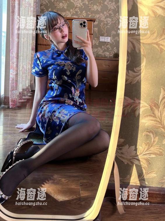 微密圈 - 张思允nice与她的白吊带袜，私拍让人不知不觉停留了……