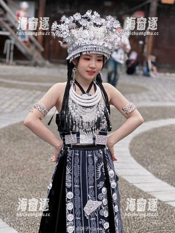 御子Yumiko的新白色套图，哦，我的天，白得像是在和我一场光影的沙龙要就此开战！