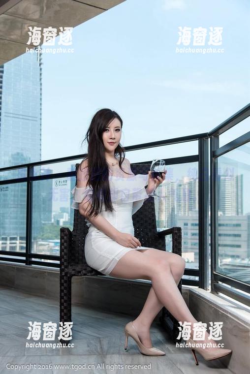 推女神 - 魏扭扭的资源写真集，纯白看似无害，细看却自带撩人气息。