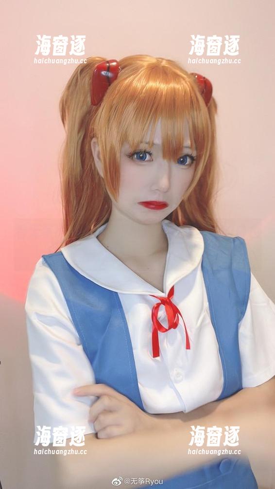 看无筝ryou在最新照片里如何与她的白色猫恶搞互动