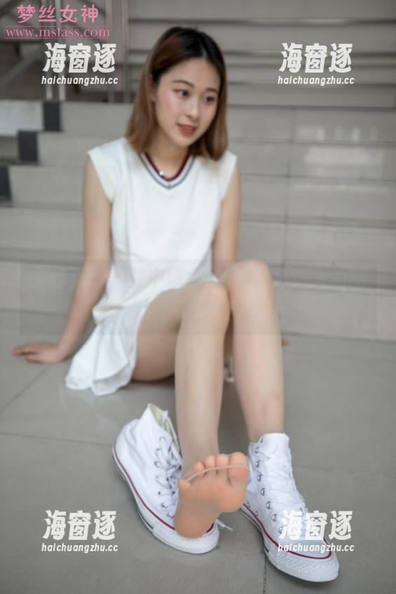 梦丝女神 - 梦中情女玥玥，黑色迷人的图包你敢来吗？