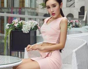 爱丝 – 黑丝与索菲之间，壁纸隐藏了几分期待？