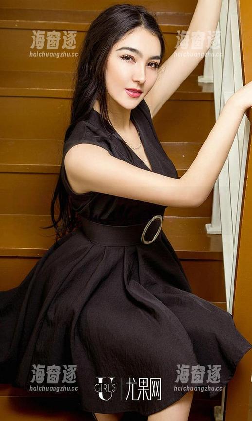 爱尤物 - 李丽莎：原图里不掉星的秘诀，壁纸一秒变星河海
