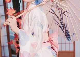 神沢永莉这次浴室自拍好有戏：蓝白泳衣与辫子的绝妙组合，图包别错过。