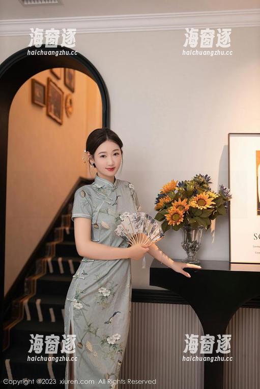 秀人网 - Manuela玛鲁娜的私拍办公室：当工作变成了创意周末