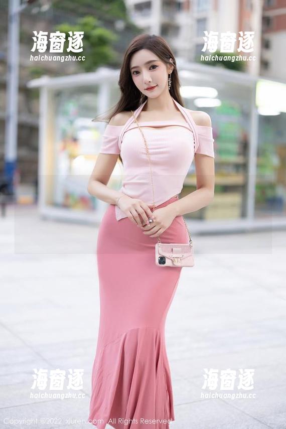 秀人网-双笙Alina 秀人网 - 双笙Alina的礼服太抢眼,最新图库简直像展示各种房间里的“尴尬时刻”合集。
