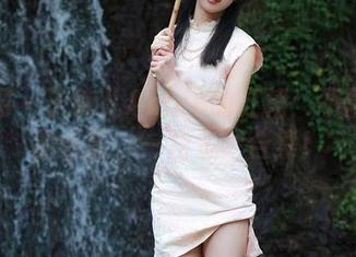 秀人网 – 子纯儿Annie的红裙：不同色调的合影，一裙多梦合集！