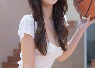 秀人网 – 图集欣赏：赵万灵的定制职业装，适合上班也适合喝咖啡。