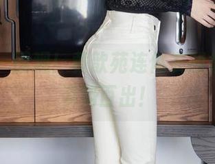 秀人网 – 围观！黄歆苑连体衣图集更新，姿势百出！