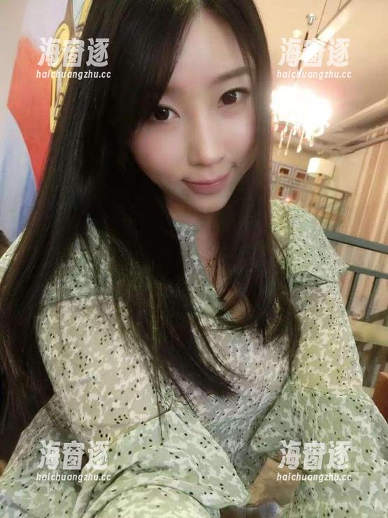 童小芯 微密圈 - 童小芯短裙写真,里面一定藏了不少小心思,套图内容反而让我更想读懂她。