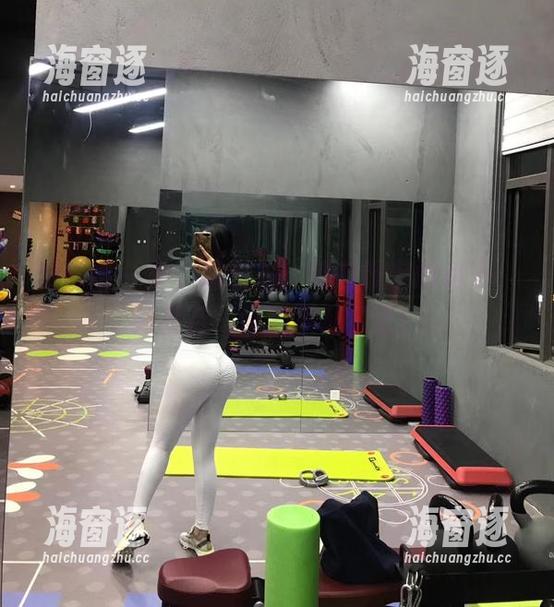 微密圈 - 童小芯私拍：没有镂空的裙子，如果有，那就不私了吧！