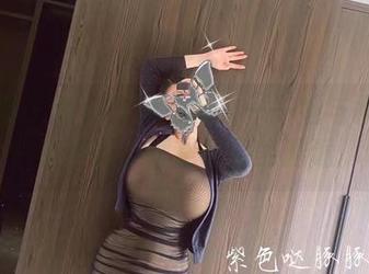 微密圈 – 童小芯泳池系列——她与水的每一次碰撞，都是甜蜜的邂逅。